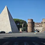 Brando Apartment
